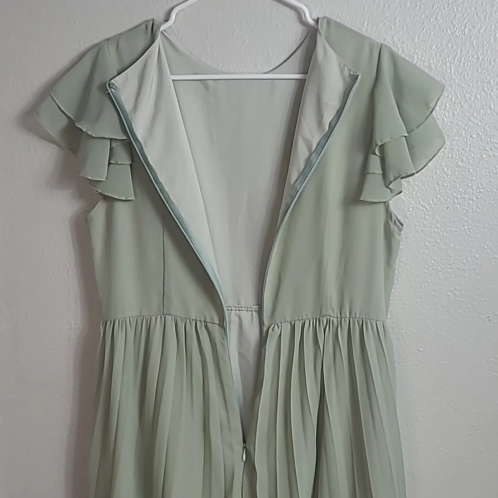 Elegant Sage Green Pleated Maxi Dress Size M - Picture 7 of 7